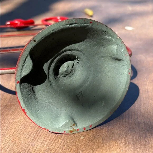 Red metal earring/necklace holder - Picture 4 of 8